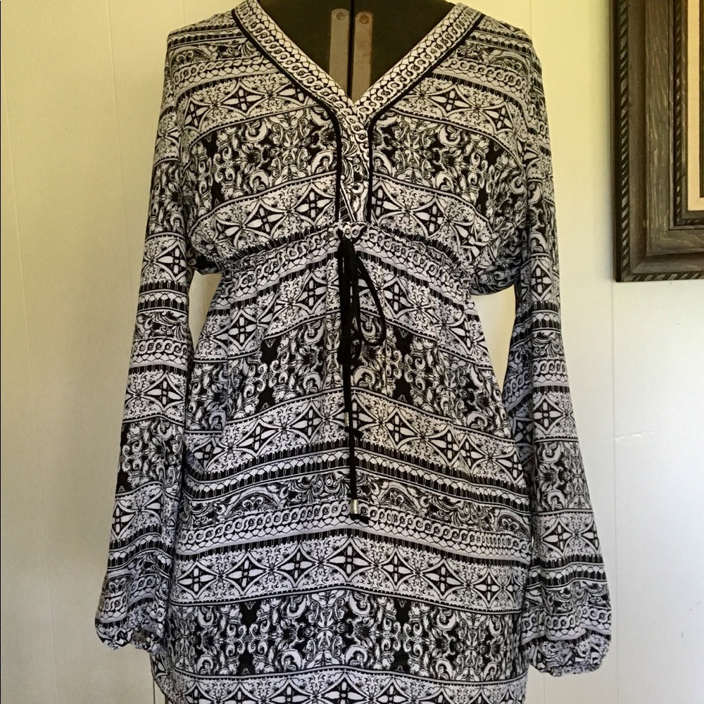 White House Black Market Tunic Top Size 8